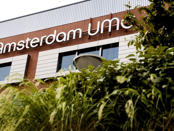 Amsterdam UMC behandelt voor het eerst parkinsonpatiënten met nieuwe hersenchip