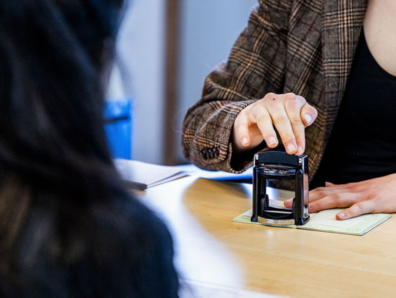 Tientallen ongedocumenteerde Surinamers meldden zich bij steunpunt voor aanvragen verblijfsvergunning