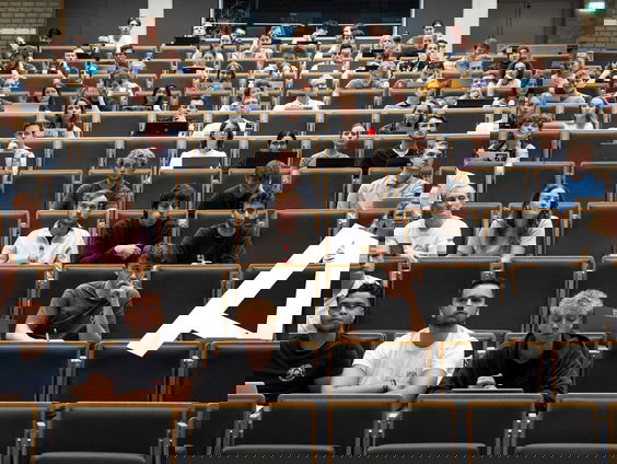 Wie mag er nog demonstreren op de universiteit?