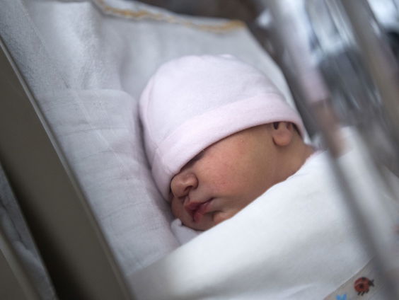 Eerste baby geboren in Engeland na baarmoedertransplantatie