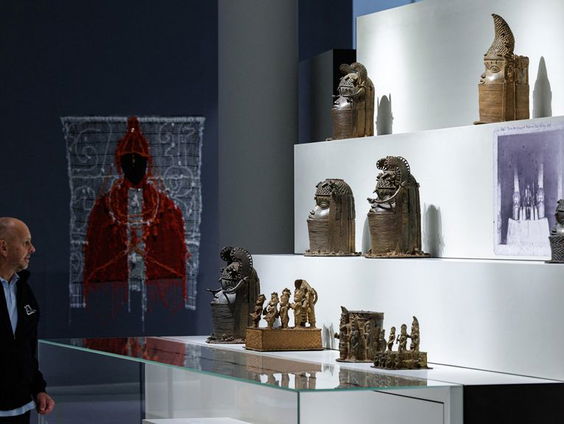 Nederland geeft 113 bronzen objecten terug aan Nigeria na 128 jaar