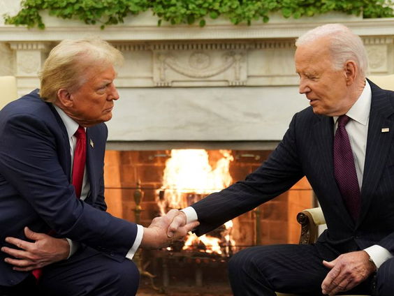 Biden en Trump praten met elkaar in het Witte Huis