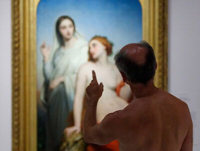 Kunstliefhebbers bezoeken naakt het Limburgs Museum