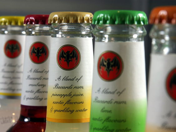 Waarom de Breezer, het gevulde eitje en punch weer populair zijn