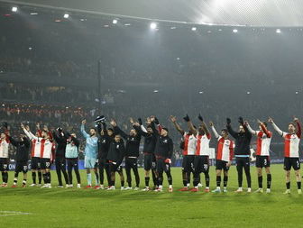 Wat is de oorsprong van Feyenoord-lied 'Hand in hand, kameraden'?