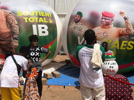 Juntaleider Traoré wint populariteit online in heel Afrika met AI-videoclips