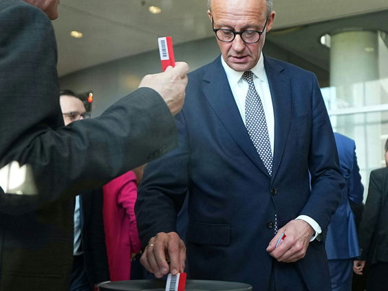 Waar gaat het geleende geld naartoe? Duitse Bondsdag verdeeld over begroting