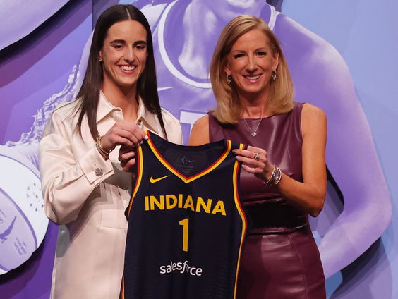 Indiana Fever heeft basketbalsensatie Clark binnen: 'Breekt allemaal records'