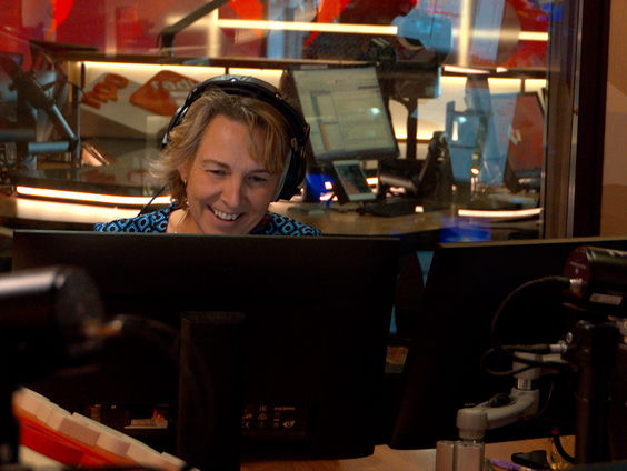 Carmen en Lideke vragen je om op Aan De Slag! te stemmen voor de RadioRing!