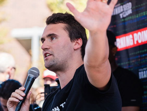 Hoe gebruikt de regering Trump de moord op Kirk voor eigen gewin?