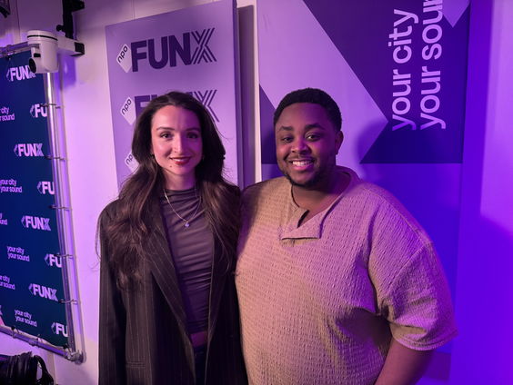 Waarom daten vrouwen “omhoog”? Suus Christina legt het uit!