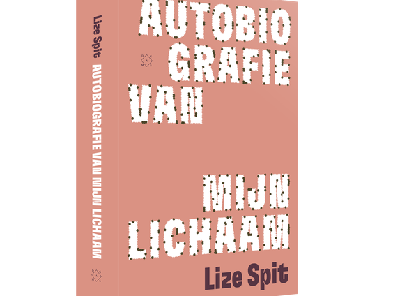 Lize Spit met haar nieuwe boek Autobiografie van mijn lichaam