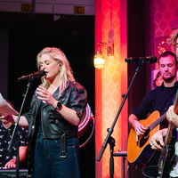 Miss Montreal zingt Evergreens