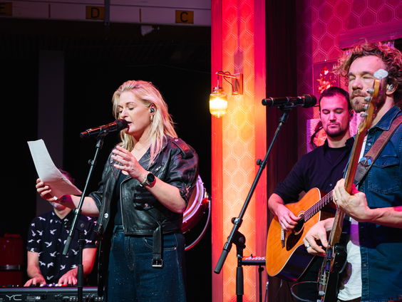 Miss Montreal zingt Evergreens