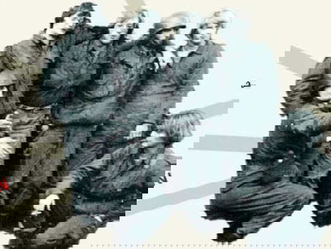 De verbindingen' roman tegen de achtergrond van de dienstplicht in '77