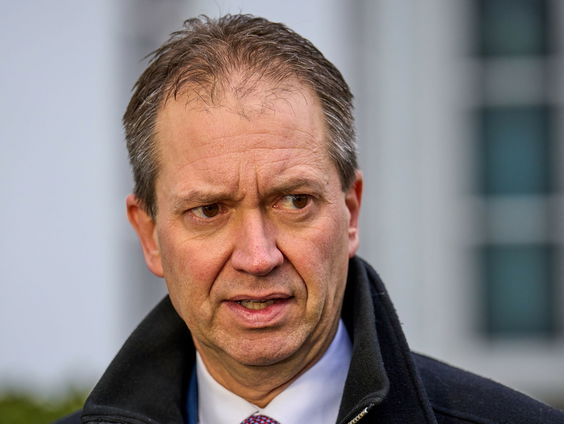 Demissionair minister Van Hijum: Inhuren van niet-EU-werknemers via uitzendbureaus moet worden aangepakt