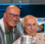 Peter Koelewijn ontvangt de NPO Radio 5 Evergreen Award