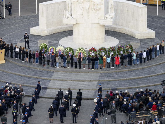 Stand.nl: Wie of wat herdenk jij morgen tijdens de dodenherdenking?