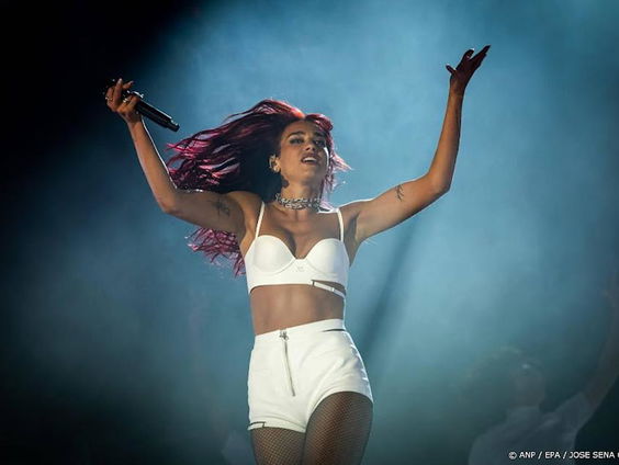 Dua Lipa zingt in het Nederlands