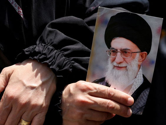 Als het tot een machtswissel komt in Iran, wie staan er dan in de startblokken?