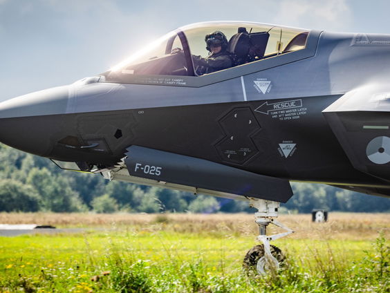 Boeren moeten wijken voor Defensie in Flevoland: wet maakt weg vrij voor kazernes en F-35’s