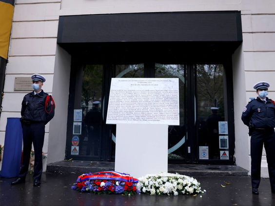 Tien jaar na Bataclan: Frankrijk herdenkt de slachtoffers van aanslag
