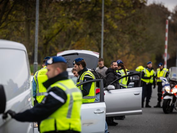 Wat heeft één jaar grenscontroles in Nederland opgeleverd? - EenVandaag