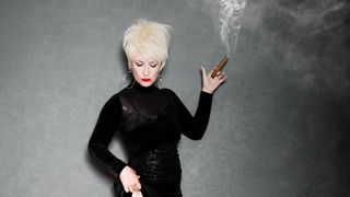 Vanuit de coulissen: Elfie Tromp