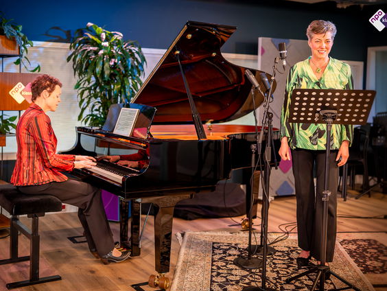 Live: zangeres Ellen Pieterse en pianist Monique van de Ven met Alma Mahler
