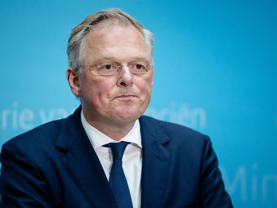 Staatssecretaris Folkert Idsinga stapt op: terecht of overhaast?