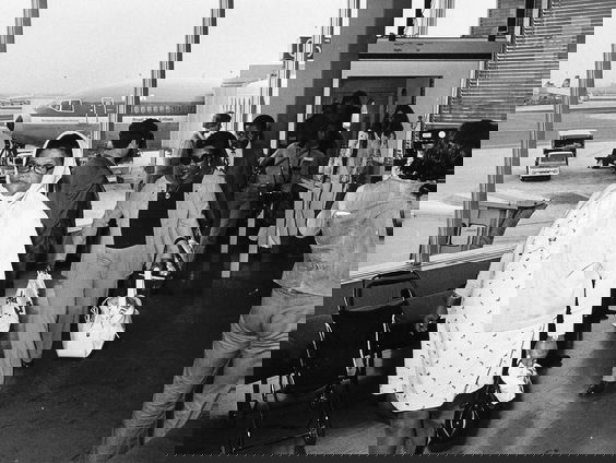 'Duizenden Surinaams Nederlandse ouderen lopen geld mis door ingekorte AOW'