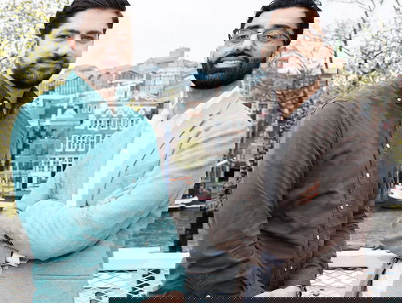 Sheher Khan en Itay Garmy: “We moeten niet vergeten dat we elkaar hier moeten vasthouden”