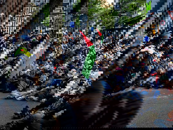 Studentenprotesten sleuren Amsterdamse politici uit reces