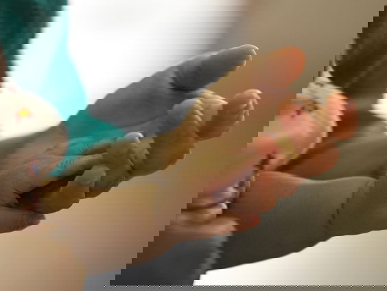 Ook lopende adoptieprocedures moeten nú stoppen