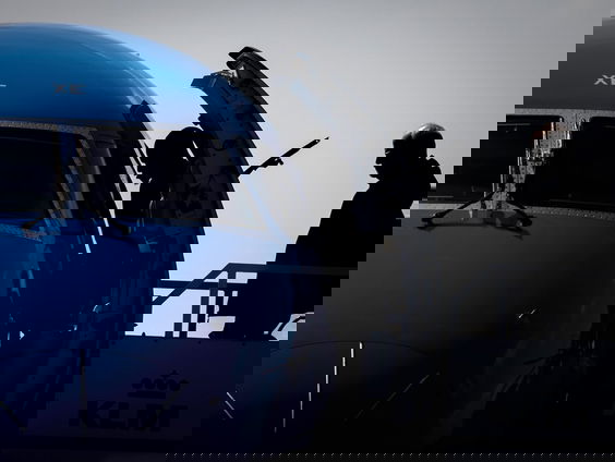 Kamervragen na schokkende beelden: Syrische vluchteling vastgebonden voor gedwongen uitzetting