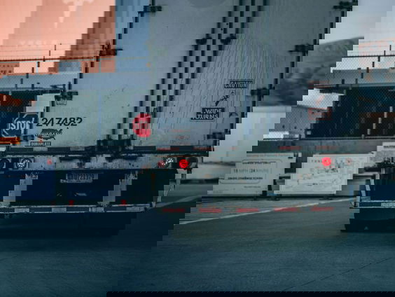 Journalist en vrachtwagenchauffeur samen op weg naar de klimaattop