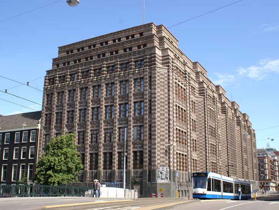 De inhoud van een 300-jaar oude beerput wordt tentoongesteld in Amsterdam