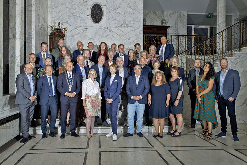 Zes partijen, van links tot rechts: Vlaardingen laat zien dat brede coalities wél kunnen werken