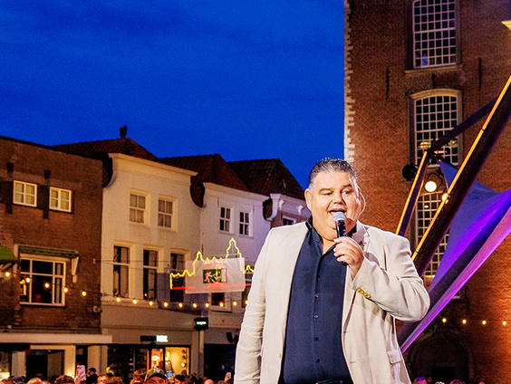 Django Wagner viert jubileumeditie van zijn Dinnershowweekend