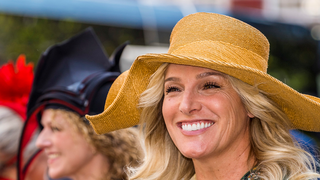 Lucille Werner verbreekt wereldrecord met langste polonaise ooit