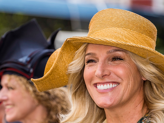 Lucille Werner verbreekt wereldrecord met langste polonaise ooit