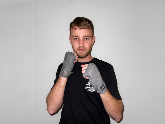 Schaakmat of knock-out? Daan uit Zaltbommel is Nederland’s enige schaakbokser