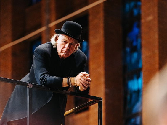 Vanuit de coulissen: Huub Claessens