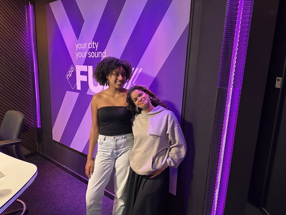 Artist of the Week NA.I performt haar tune 'Woman' live on The Block!