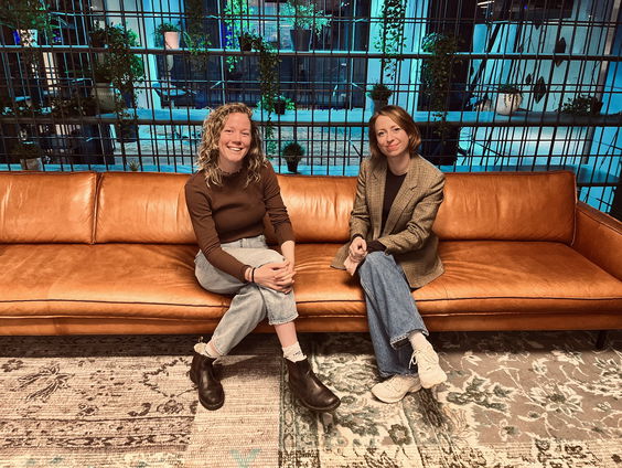 Stephanie Struijk staat in het theater met haar album 'dezelfde zon'