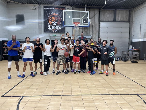 In deze loods komt de hele basketbalscene van Rotterdam samen!