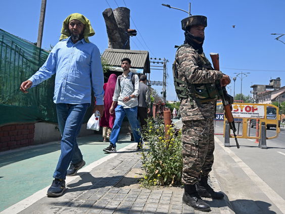 Na aanslag Kasjmir wordt roep in India en Pakistan luider om wraak te nemen op elkaar