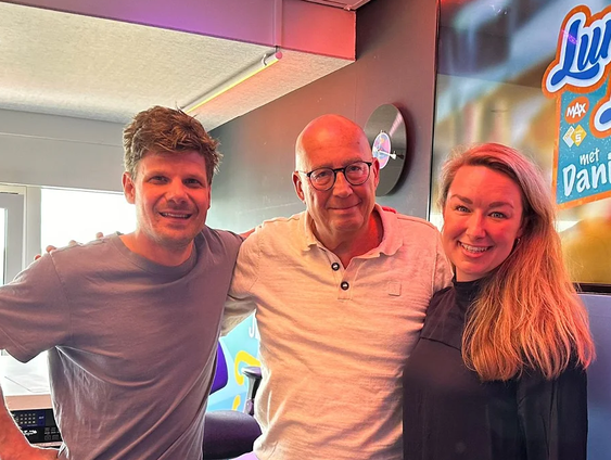 Jelte Bakker en Enny van Arkel over het 10-jarig bestaan van de stichting ‘Oud Geleerd, Jong Gedaan’.