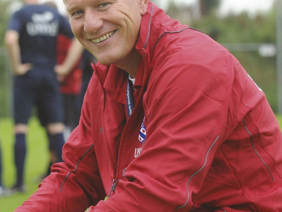 Van stadion naar wandelvoetbal: de nieuwe missie van Jan de Jonge