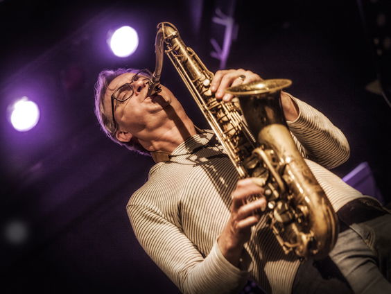 Driedubbel feest voor jazzsaxofonist Jasper Blom